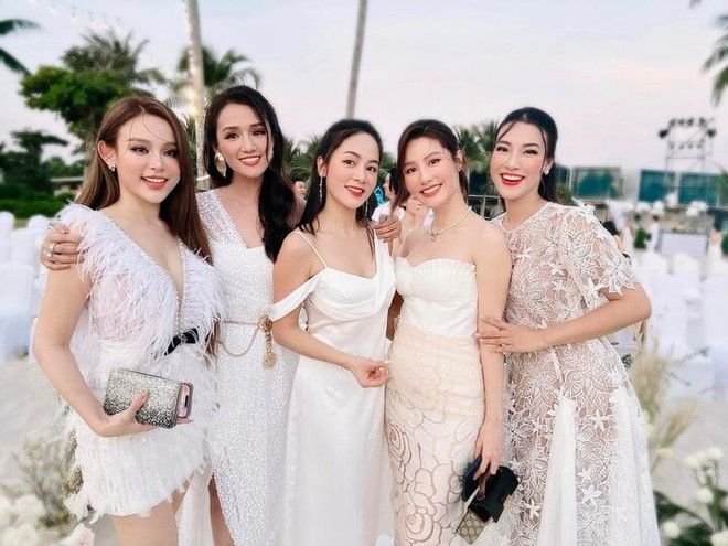 V&acirc;n Hugo diện v&aacute;y cưới đ&iacute;nh h&agrave;ng ngh&igrave;n vi&ecirc;n pha l&ecirc; trong h&ocirc;n lễ - Ảnh 7.