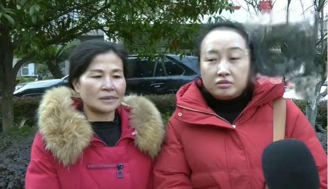 Thu&ecirc; trọ ph&aacute;t hiện t&uacute;i đựng vật lạ, hai c&ocirc; g&aacute;i t&aacute; hỏa mang đến đồn cảnh s&aacute;t, ch&acirc;n tướng m&oacute;n đồ khiến chủ nh&agrave; cảm ơn rối r&iacute;t - Ảnh 5.