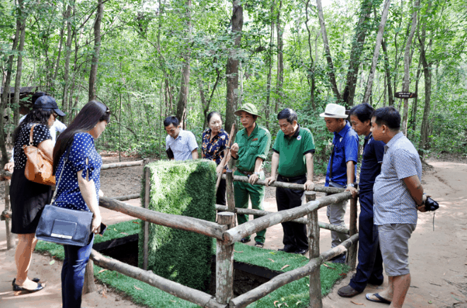 Kh&aacute;m ph&aacute; địa đạo Củ Chi - Ảnh 2.