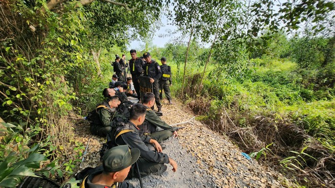 Băng rừng truy t&igrave;m nghi phạm s&aacute;t hại nữ nh&acirc;n vi&ecirc;n qu&aacute;n c&agrave; ph&ecirc; ở TPHCM - Ảnh 11.