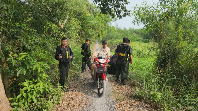 Băng rừng truy t&igrave;m nghi phạm s&aacute;t hại nữ nh&acirc;n vi&ecirc;n qu&aacute;n c&agrave; ph&ecirc; ở TPHCM - Ảnh 8.