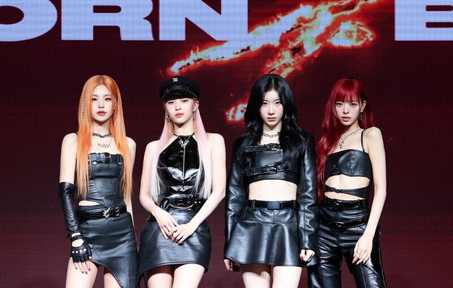 Nh&oacute;m nữ nh&agrave; JYP ra album, chạy tour thế giới d&ugrave; thiếu giọng ca ch&iacute;nh, netizen: Đội h&igrave;nh như ăn theo BLACKPINK đến c&ugrave;ng? - Ảnh 1.