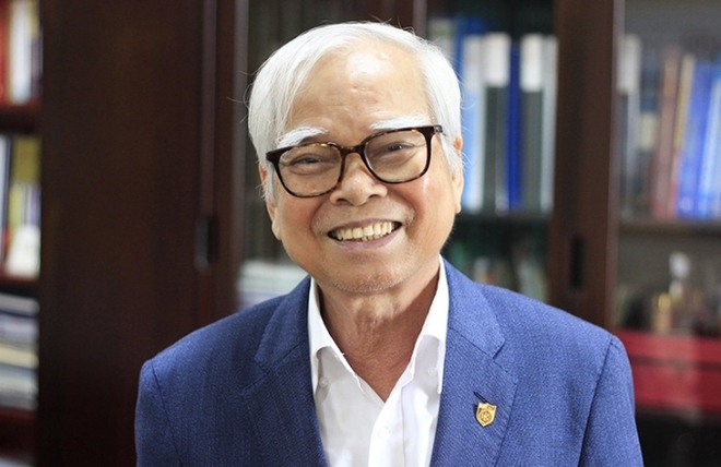 Bố hỏi: Lớp c&oacute; đứa n&agrave;o điểm 10 kh&ocirc;ng? C&oacute; l&agrave; ăn đ&ograve;n, c&acirc;u chuyện của thầy Hiệu trưởng ở H&agrave; Nội khiến nhiều cha mẹ giật m&igrave;nh - Ảnh 1.