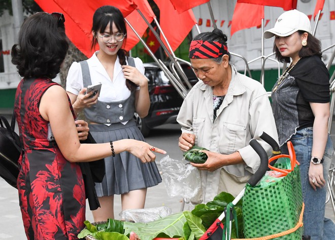 Hỏi nhanh người dân yêu Hà Nội nhất vì điều gì: Thì ra là những thứ rất bình dị này!- Ảnh 20.