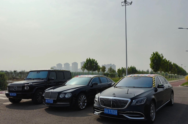 Hàng loạt chủ xe Mercedes ở Trung Quốc phủ bạt trên nóc sau vụ "Maybach 7,5 tỷ mới mua đã dột nước", chuyện gì đang xảy ra?- Ảnh 2.