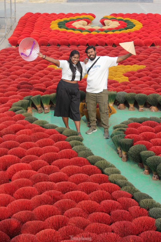 Kh&aacute;ch quốc tế th&iacute;ch th&uacute; check-in l&agrave;ng hương nổi tiếng ở H&agrave; Nội- Ảnh 24.