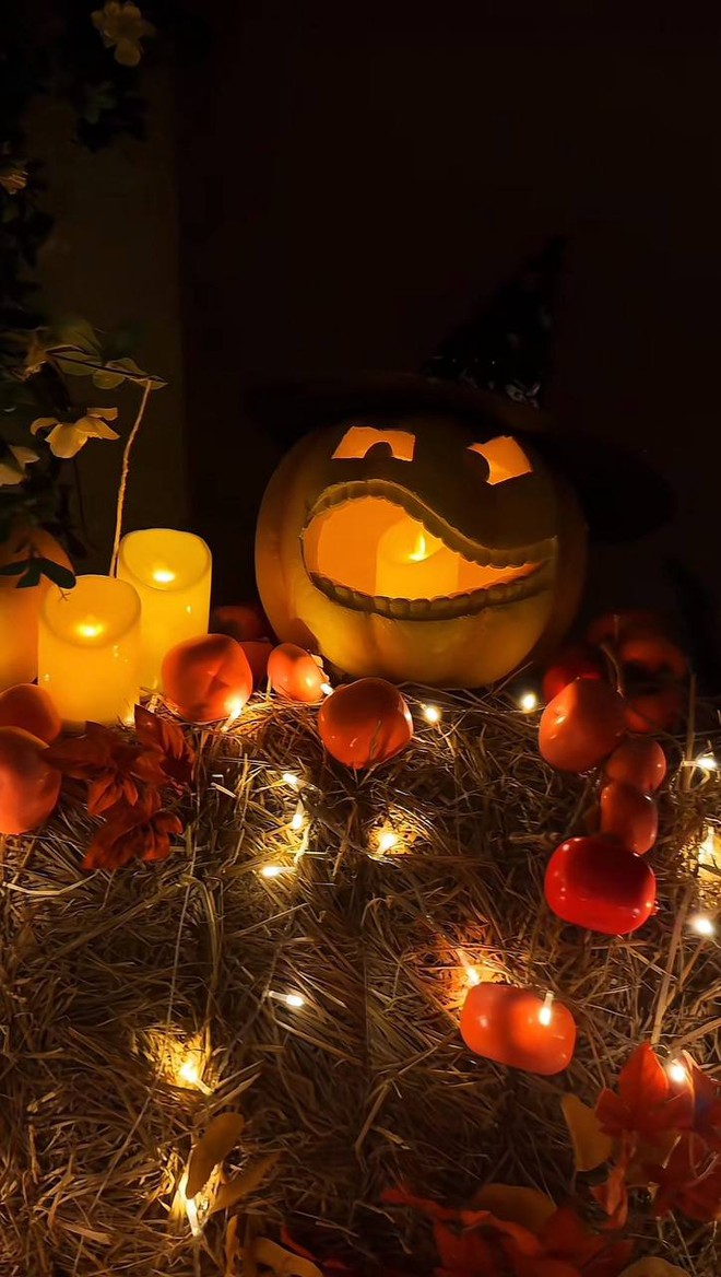 TikToker Gia Kỳ chơi lớn dịp Halloween: Biến nhà thành lâu đài ma mị, còn trải thảm đỏ đón fan- Ảnh 6.