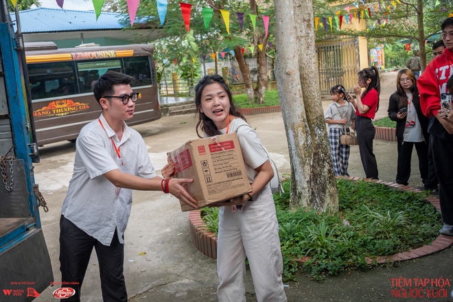 Trường Tiểu học Xuân Vân một buổi chiều đầu tuần: Kho hàng Ngược - Xuôi "gõ cửa", tấp nập niềm vui- Ảnh 6.