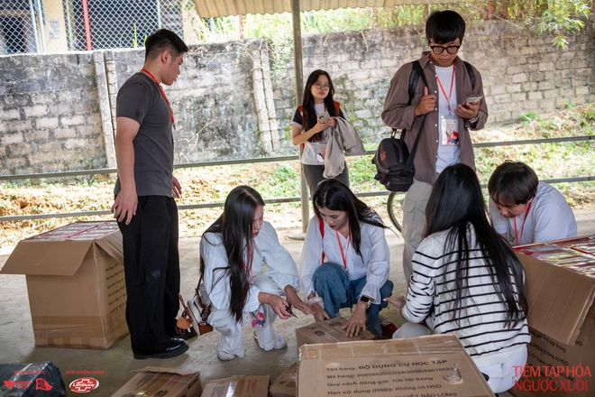 Trường Tiểu học Xuân Vân một buổi chiều đầu tuần: Kho hàng Ngược - Xuôi "gõ cửa", tấp nập niềm vui- Ảnh 7.