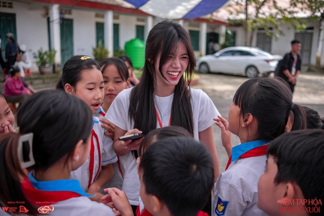 Trường Tiểu học Xuân Vân một buổi chiều đầu tuần: Kho hàng Ngược - Xuôi "gõ cửa", tấp nập niềm vui- Ảnh 11.