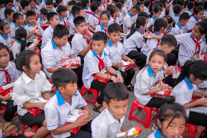 Trường Tiểu học Xuân Vân một buổi chiều đầu tuần: Kho hàng Ngược - Xuôi "gõ cửa", tấp nập niềm vui- Ảnh 18.