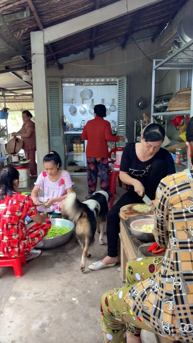 Sâu Tivi bất ngờ đi lấy chồng, khoe cảnh làm tiệc đám hỏi miền Tây cực đặc sắc- Ảnh 6.