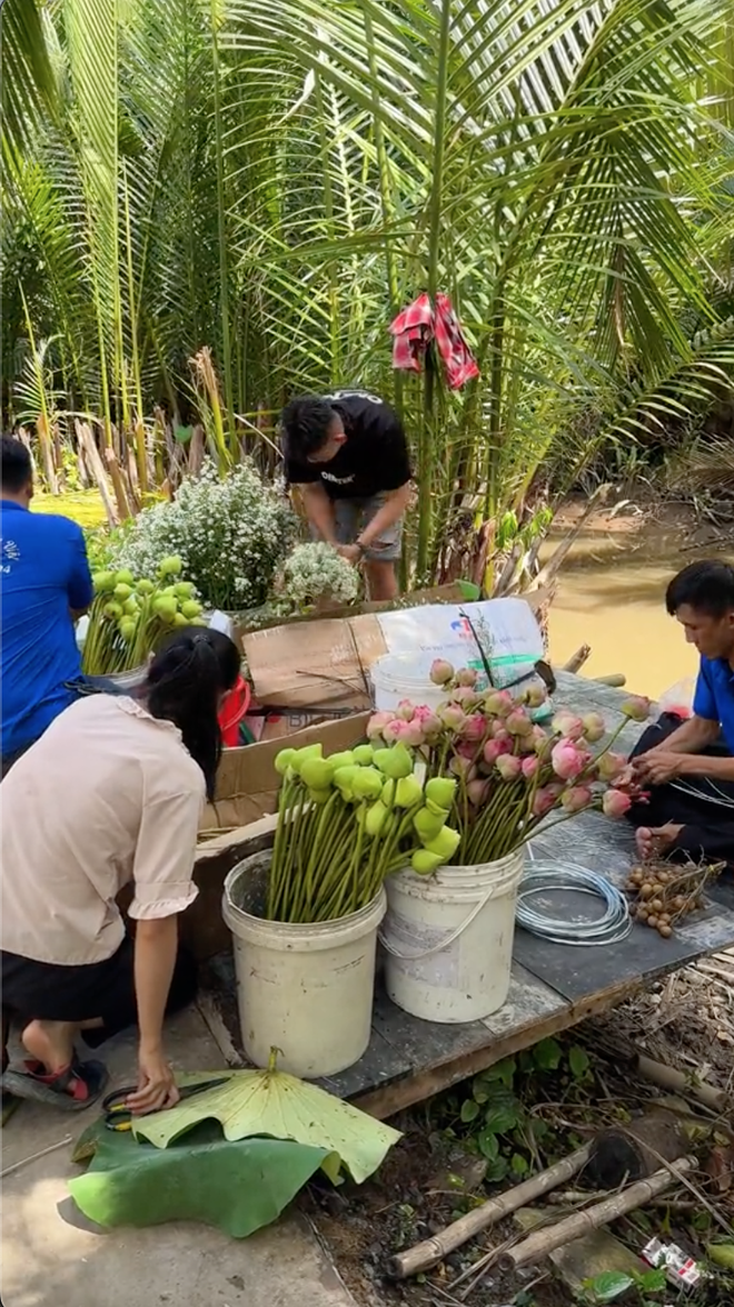 Sâu Tivi bất ngờ đi lấy chồng, khoe cảnh làm tiệc đám hỏi miền Tây cực đặc sắc- Ảnh 8.