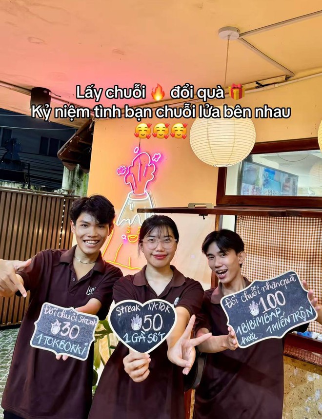 Các quán ăn thi nhau giảm giá cho khách nếu giữ được “chuỗi TikTok”, thực hư chiêu kinh doanh này ra sao?- Ảnh 3.