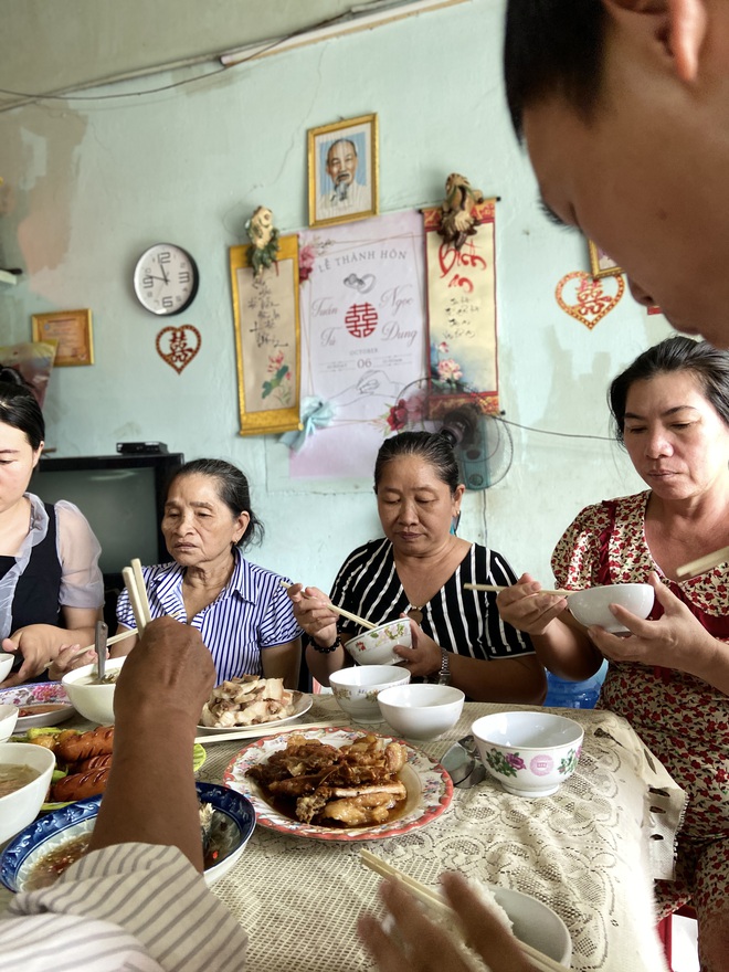 Bữa cơm trong mơ của người phụ nữ thất lạc gia đình suốt 48 năm: “Tết năm nay là vui rồi đó, về đông đủ là vui rồi”- Ảnh 7.