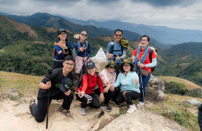 Trải nghiệm cung đường trekking đẹp nhất Việt Nam mùa cỏ cháy- Ảnh 9.