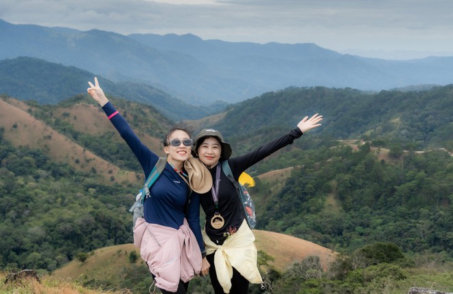 Trải nghiệm cung đường trekking đẹp nhất Việt Nam mùa cỏ cháy- Ảnh 10.