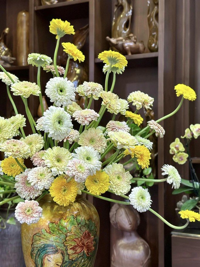 Loài hoa tài lộc này có nhiều cách cắm đẹp mà đơn giản, lưu ngay lại để Tết cắm 1 bình chưng ở phòng khách - Ảnh 7.