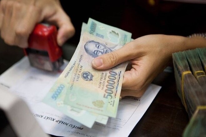 Gi&aacute;o vi&ecirc;n: T&ocirc;i ước một lần được thưởng Tết để mua cho con th&ecirc;m chiếc &aacute;o mới - Ảnh 1.