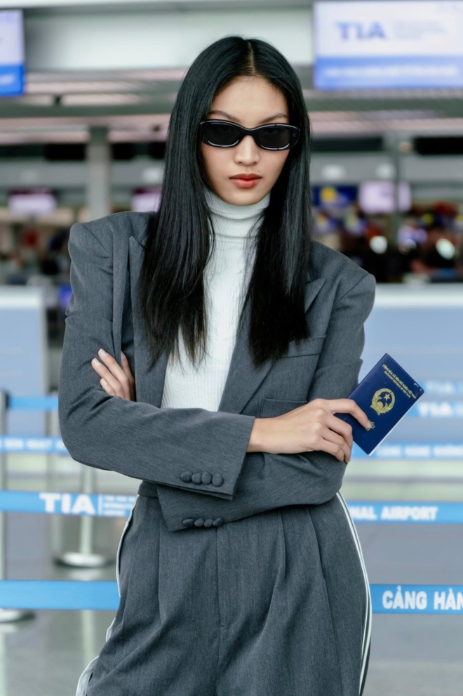 Quán quân The Face Vietnam Huỳnh Tú Anh xuất hiện đầy cá tính tại sân bay, lên đường tới kinh đô thời trang bậc nhất thế giới - Ảnh 2.