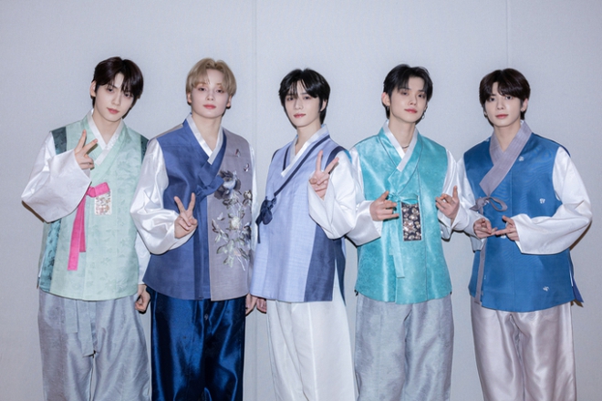 Sao thế giới n&ocirc; nức đ&oacute;n năm mới: Hanbin diện cả Hanbok v&agrave; &aacute;o d&agrave;i, Dương Mịch - Lưu Thi Thi c&ugrave;ng d&agrave;n mỹ nh&acirc;n Th&aacute;i khoe sắc ch&agrave;o xu&acirc;n - Ảnh 10.