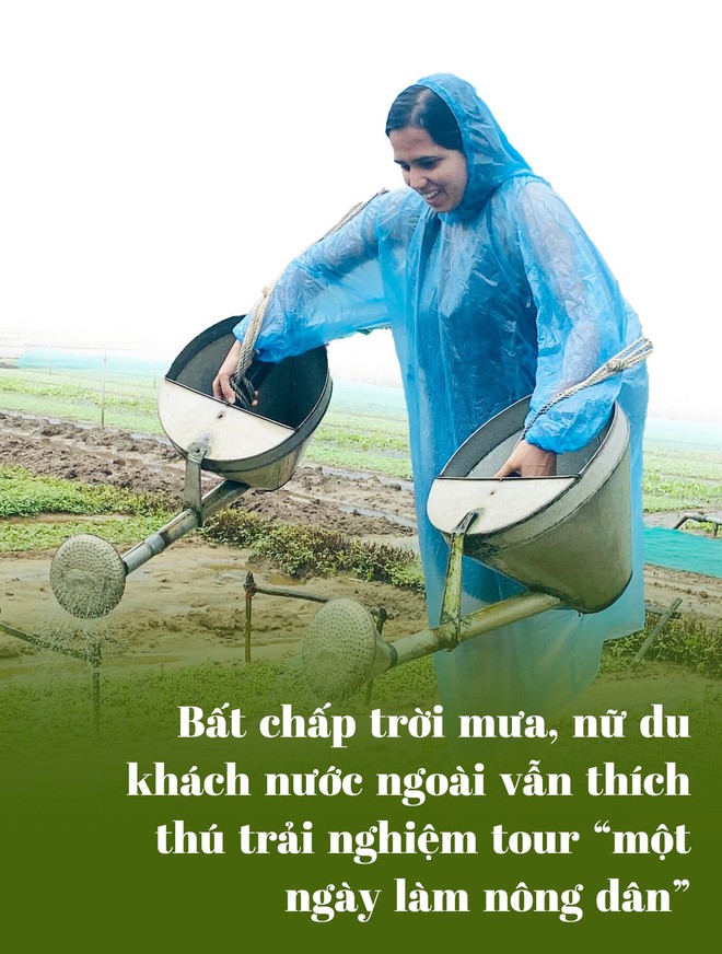 Lạ đời du kh&aacute;ch bỏ tiền vọc đất trồng rau, n&ocirc;ng d&acirc;n &lsquo;bắn&rsquo; tiếng Anh như gi&oacute; - Ảnh 4.