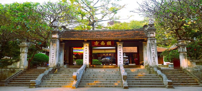 8 địa điểm tâm linh nổi tiếng nhất Hà Nội phù hợp để vừa vãn cảnh du xuân, vừa đi lễ đầu năm mới - Ảnh 3.