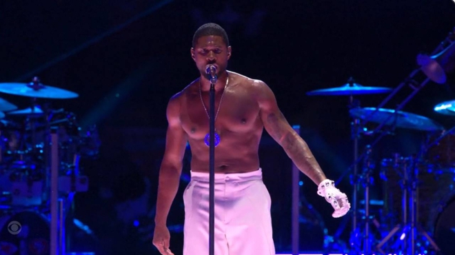 Usher mang đến Super Bowl 1 màn trình diễn chán đến buồn ngủ, đã vậy còn bị Taylor Swift - Beyoncé thi nhau giật spotlight! - Ảnh 3.