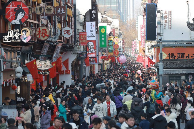 Trung Quốc những ngày du xuân: Hàng loạt lễ hội được tổ chức, biển người chật cứng đến check in gây choáng - Ảnh 3.
