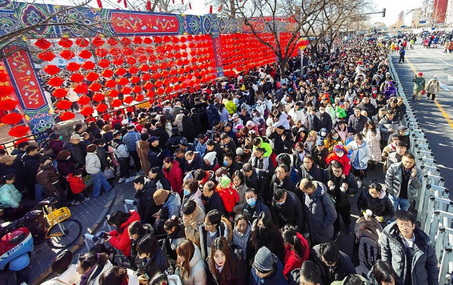 Trung Quốc những ngày du xuân: Hàng loạt lễ hội được tổ chức, biển người chật cứng đến check in gây choáng - Ảnh 2.