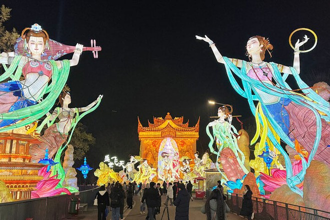 Trung Quốc: Rực rỡ sắc màu tại lễ hội đèn lồng Tự Cống - Ảnh 7.