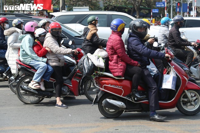 Người dân trở lại Hà Nội sớm, cao tốc Pháp Vân - Cầu Giẽ kẹt cứng - Ảnh 8.