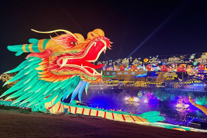 Trung Quốc: Rực rỡ sắc màu tại lễ hội đèn lồng Tự Cống - Ảnh 6.