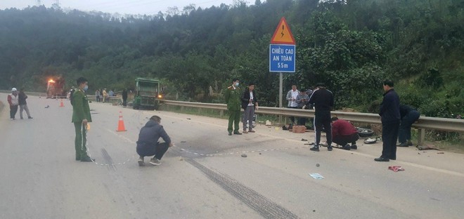 Đi ngược chiều trên cao tốc Nội Bài - Lào Cai, 4 người tử vong sau va chạm - Ảnh 2.