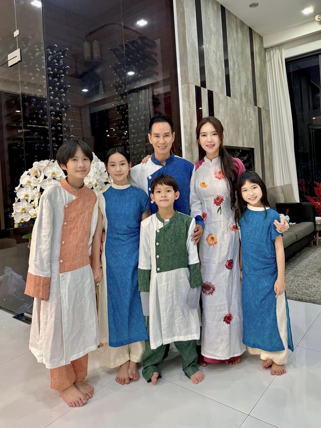Cậu ấm c&ocirc; chi&ecirc;u Vbiz đ&oacute;n Tết: Subeo ra d&aacute;ng anh cả với chiều cao khủng, Winnie v&agrave; d&agrave;n nh&oacute;c tỳ g&acirc;y sốt c&otilde;i mạng - Ảnh 7.