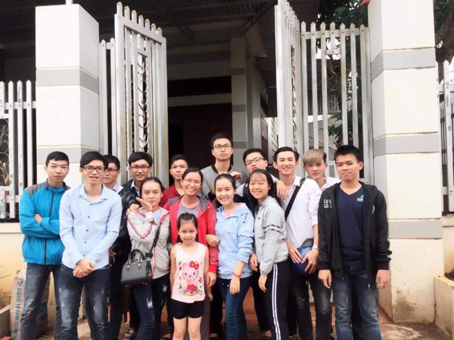 Lớp nh&agrave; người ta ra trường gần thập kỷ vẫn t&igrave;nh thương mến thương, cứ đến Tết l&agrave; tự gi&aacute;c đi họp lớp kh&ocirc;ng cần nhắc nhở - Ảnh 2.