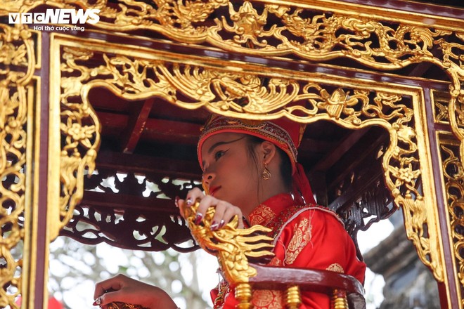Tướng bà 10 tuổi được bảo vệ nghiêm ngặt tại lễ khai hội đền Gióng - Ảnh 11.