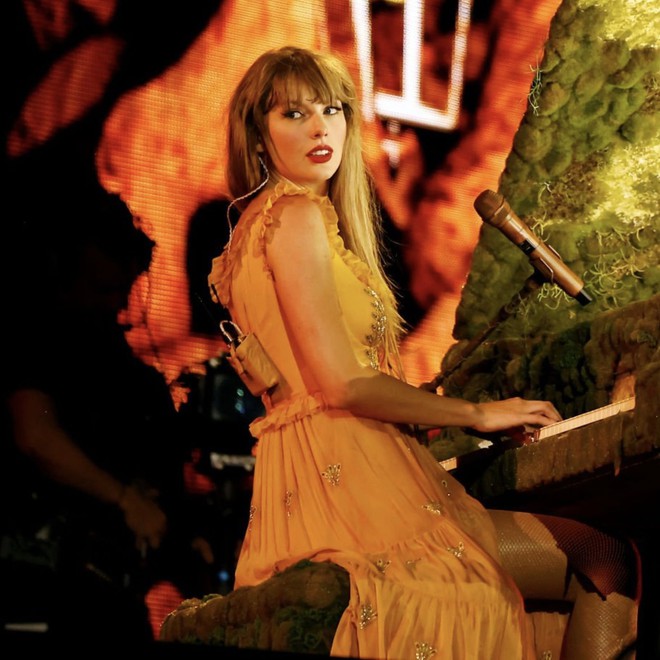 Taylor Swift lần đầu live ca khúc cực suy hé lộ nguyên nhân chia tay tình cũ, chia sẻ về album mới gây chú ý - Ảnh 4.