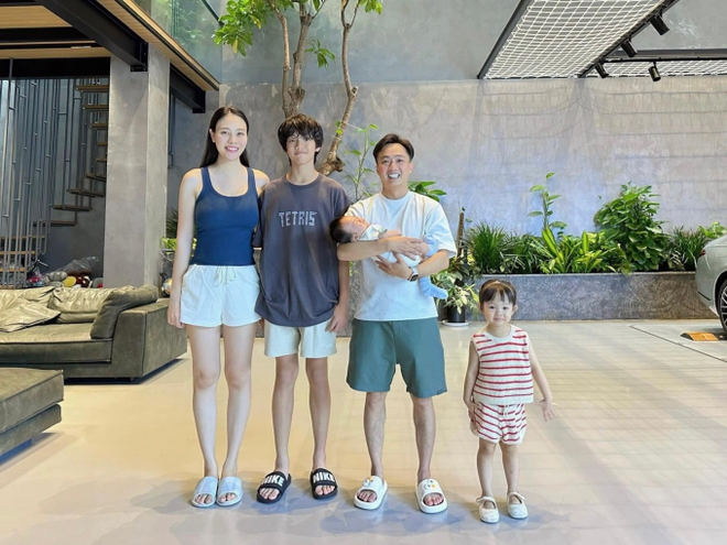 D&agrave;n qu&yacute; tử h&agrave;o m&ocirc;n Vbiz: Subeo ng&agrave;y c&agrave;ng điển trai, 1 nh&oacute;c tỳ cao 1,85m v&agrave; l&agrave; thủ khoa trường ở Mỹ - Ảnh 6.