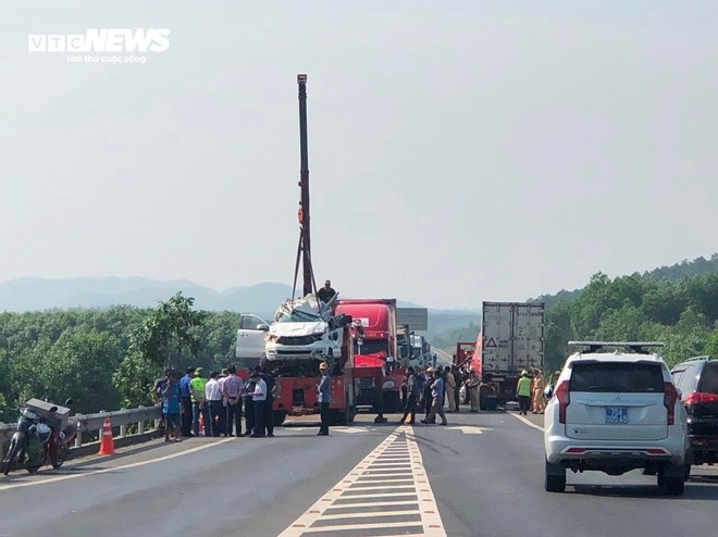 Hiện trường vụ tai nạn trên cao tốc Cam Lộ - La Sơn khiến 3 mẹ con tử vong - Ảnh 10.