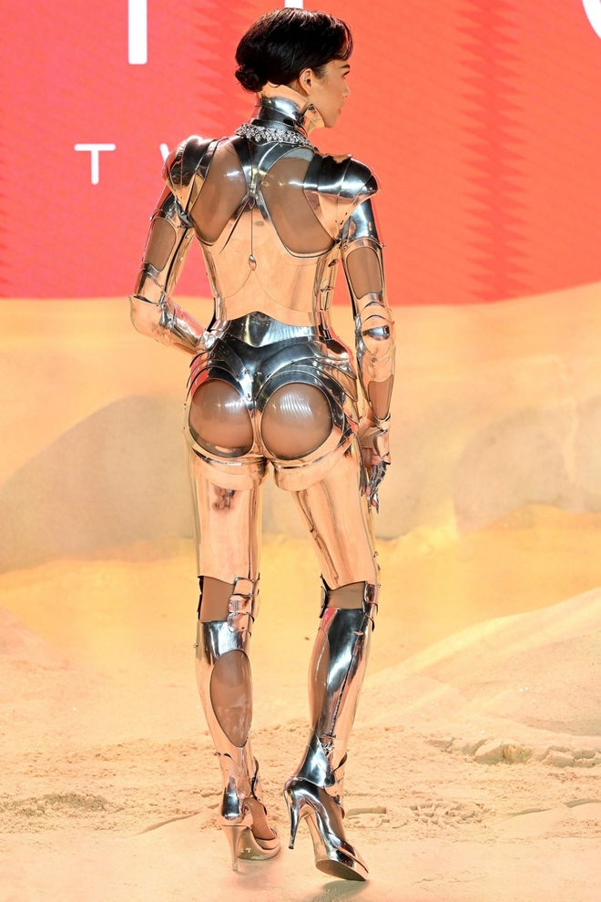 Trang phục khác lạ của dàn diễn viên Dune 2 trên thảm đỏ - Ảnh 8.