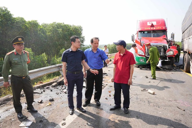 Hiện trường vụ tai nạn trên cao tốc Cam Lộ - La Sơn khiến 3 mẹ con tử vong - Ảnh 9.