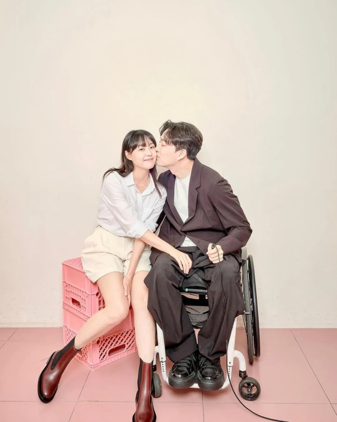 Nữ ca sĩ kể chuyện tình với bạn trai khuyết tật trên truyền hình: “Tôi yêu anh ấy ngay từ cái nhìn đầu tiên” - Ảnh 5.