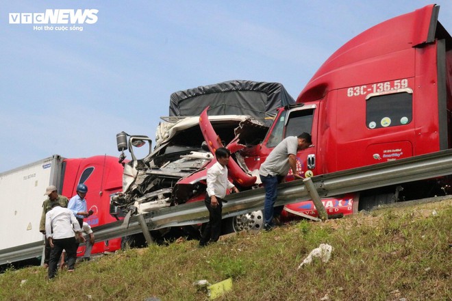 Hiện trường vụ tai nạn trên cao tốc Cam Lộ - La Sơn khiến 3 mẹ con tử vong - Ảnh 7.