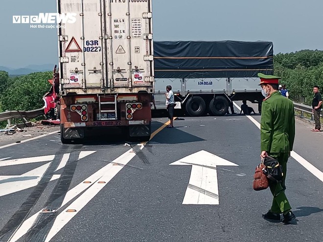 Hiện trường vụ tai nạn trên cao tốc Cam Lộ - La Sơn khiến 3 mẹ con tử vong - Ảnh 5.