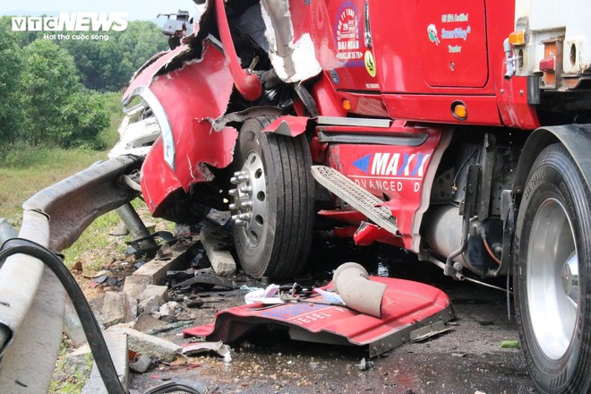 Hiện trường vụ tai nạn trên cao tốc Cam Lộ - La Sơn khiến 3 mẹ con tử vong - Ảnh 4.