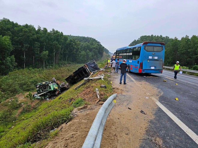 Tuyến cao tốc nơi tài xế vượt ẩu khiến 3 mẹ con tử vong từng xảy ra nhiều vụ tai nạn - Ảnh 3.