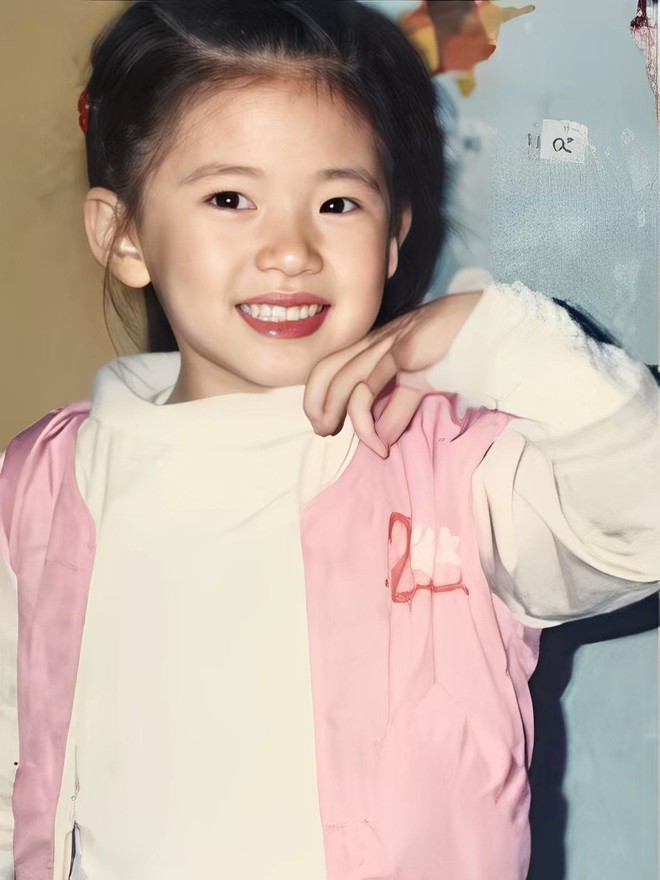 Ảnh qu&aacute; khứ của Triệu Lộ Tư: C&acirc;u trả lời duy nhất cho nghi vấn n&agrave;ng tiểu hoa c&oacute; dao k&eacute;o hay kh&ocirc;ng - Ảnh 2.