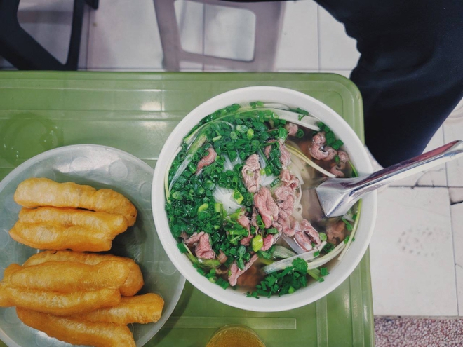 Chấn động giới nghiện phở: Phở Mặn Gầm Cầu bán trở lại sau nhiều năm đóng cửa, khách quen nườm nượp kéo đến từ sáng sớm - Ảnh 7.