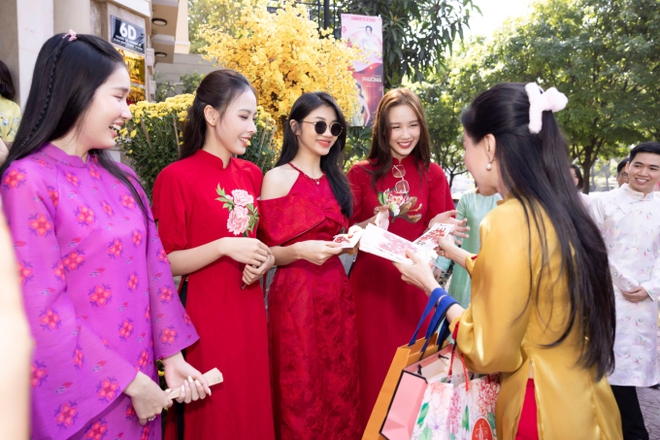 D&agrave;n Hoa hậu - &Aacute; hậu diện &aacute;o d&agrave;i đọ sắc bất ph&acirc;n thắng bại đầu năm mới, Tiểu Vy - Phương Nhi vắng mặt g&acirc;y t&ograve; m&ograve; - Ảnh 2.